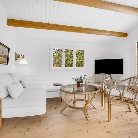 Bengta - 500m From The Sea By Interhome